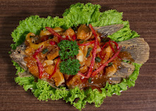 Lobster saus Padang dan ikan bakar khas Seafood Lobster Bahari